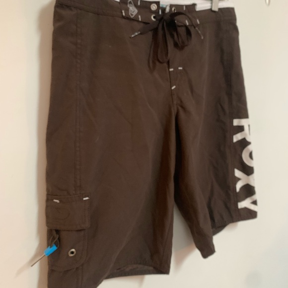 Roxy Bermuda - Picture 2 of 5